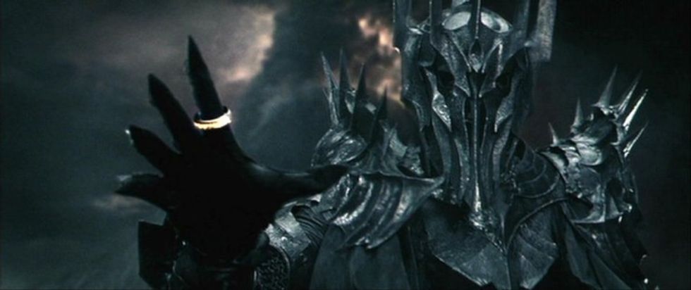 Lotr_sauron_and_the_one_ring_0