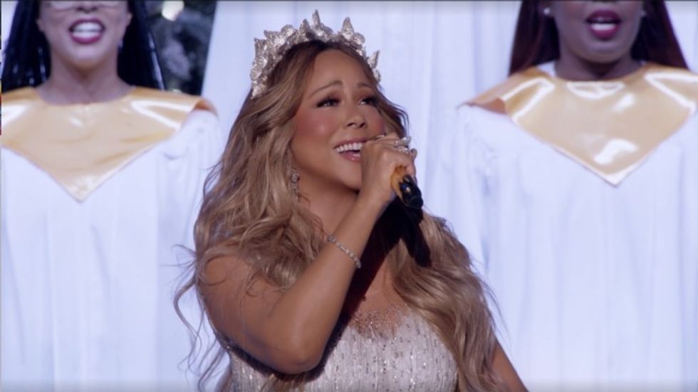 Mariah Carey: Merry Christmas To All! Close up
