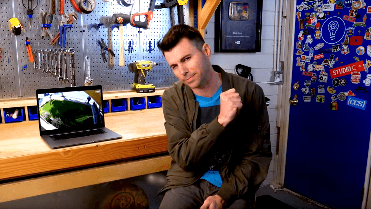 Mark_rober_-_package_thief_vs
