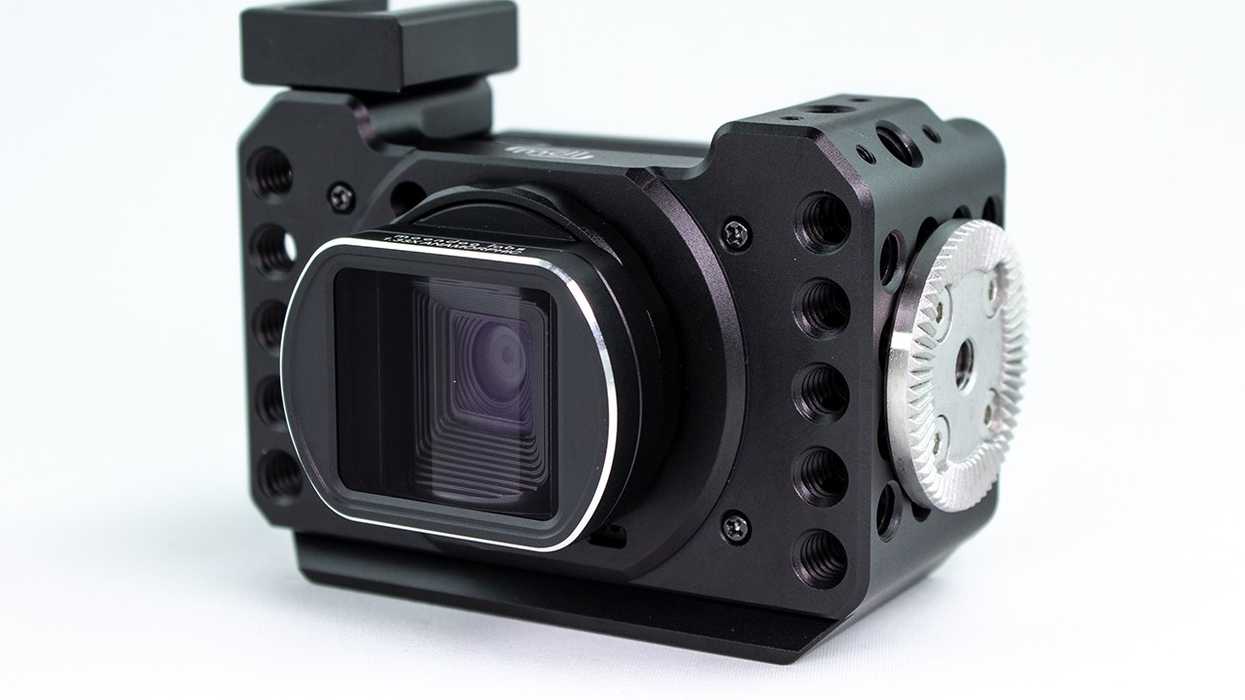 Mdl_cage_system_on_rx0ii_w_37mm_lens