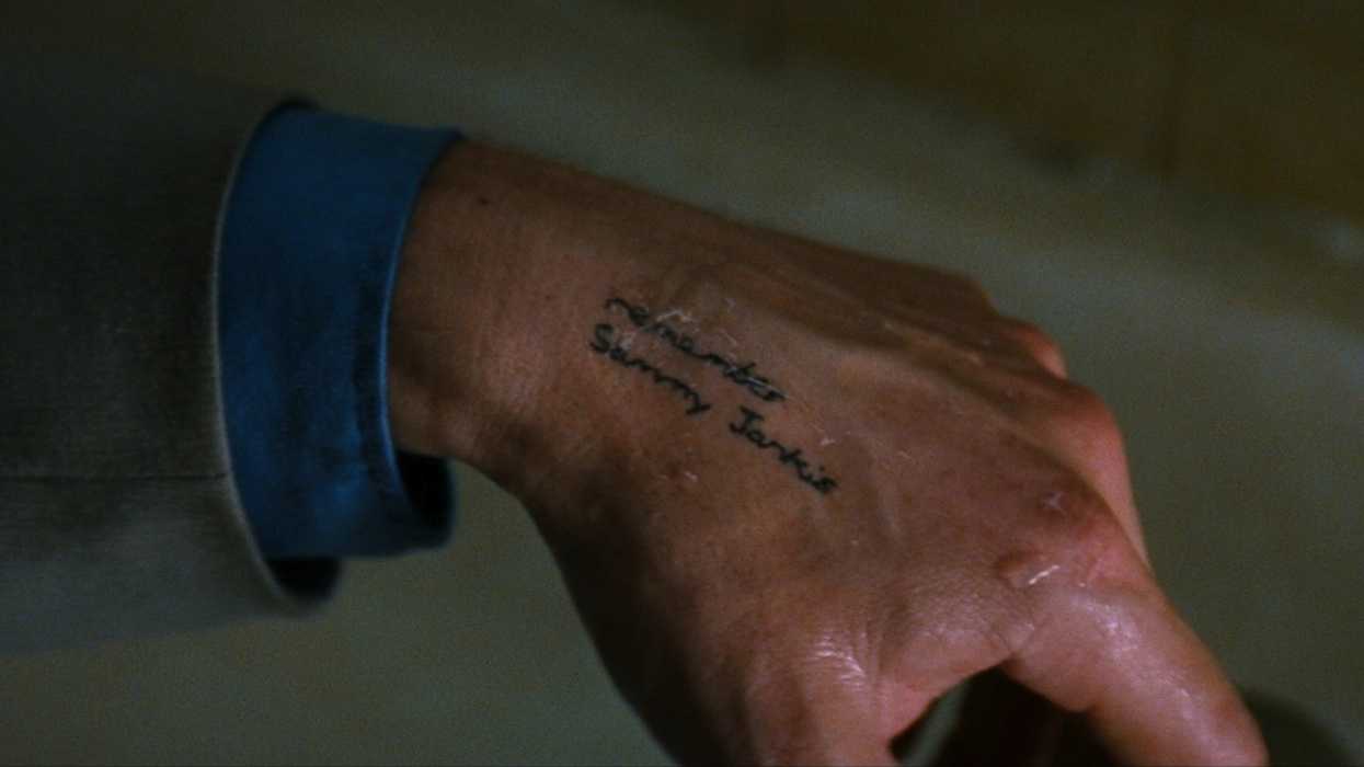 Memento_hands