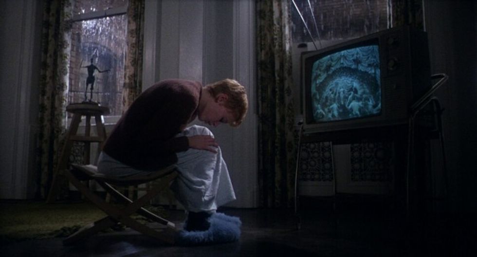 Mia Farrow in front of a TV in 'Rosemary's Baby'