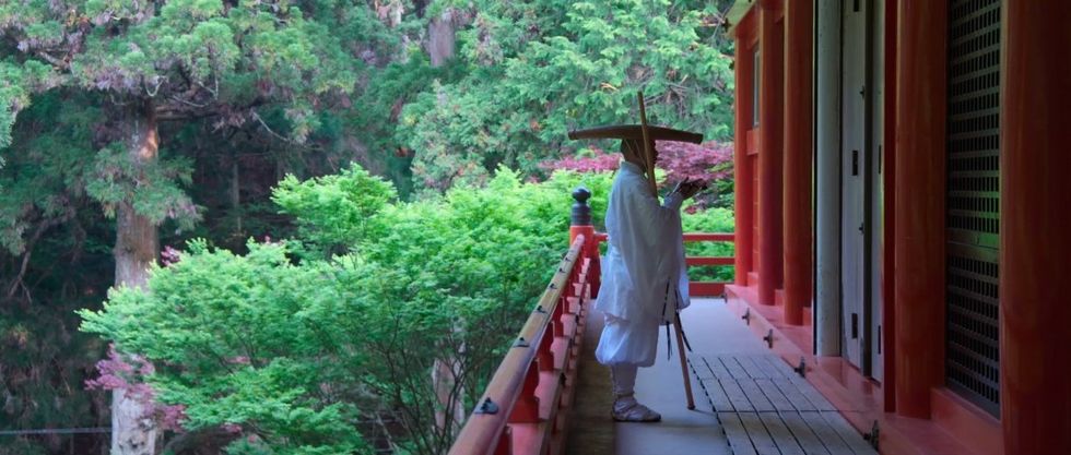 Monk_at_temple
