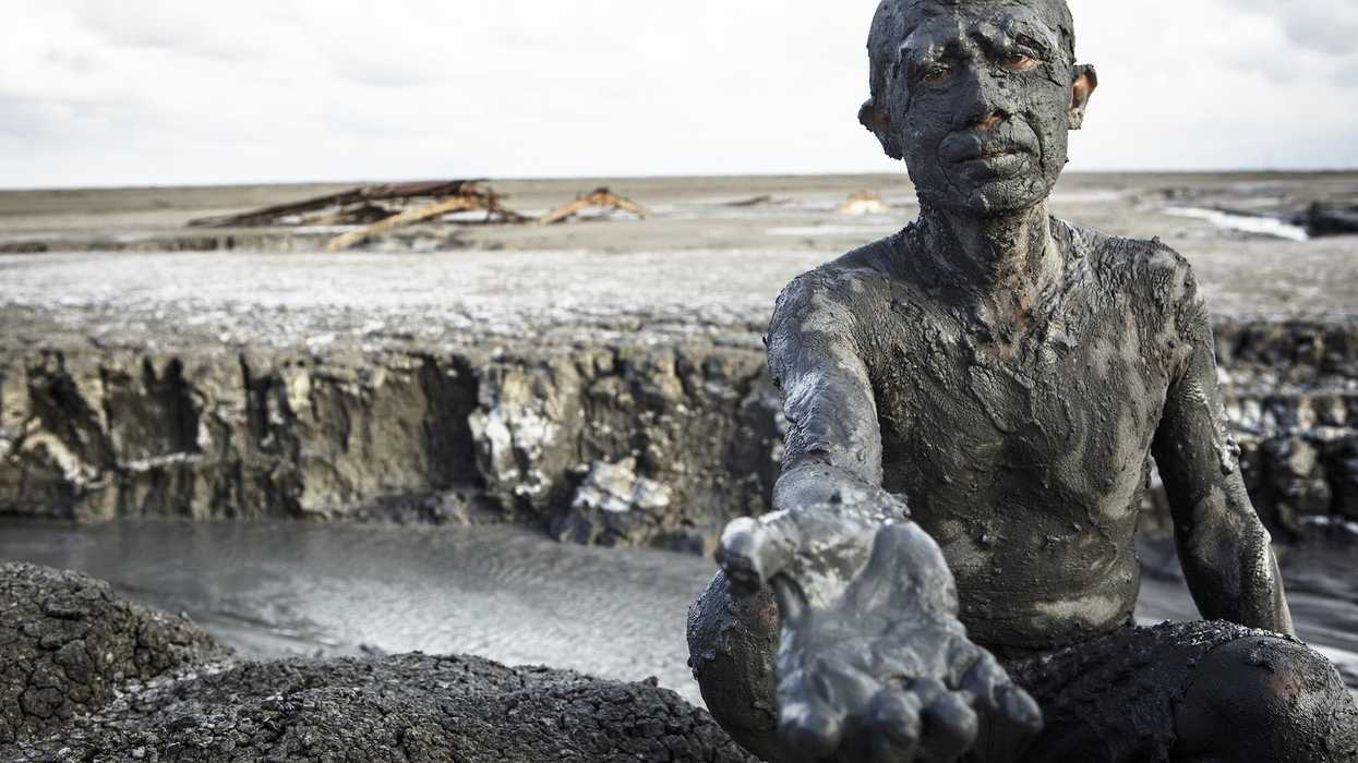Mudflow-tracie-holder