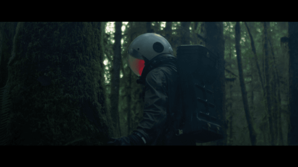 Music_video_still_9