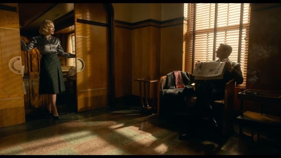 Na_hopper_style_in_office_0