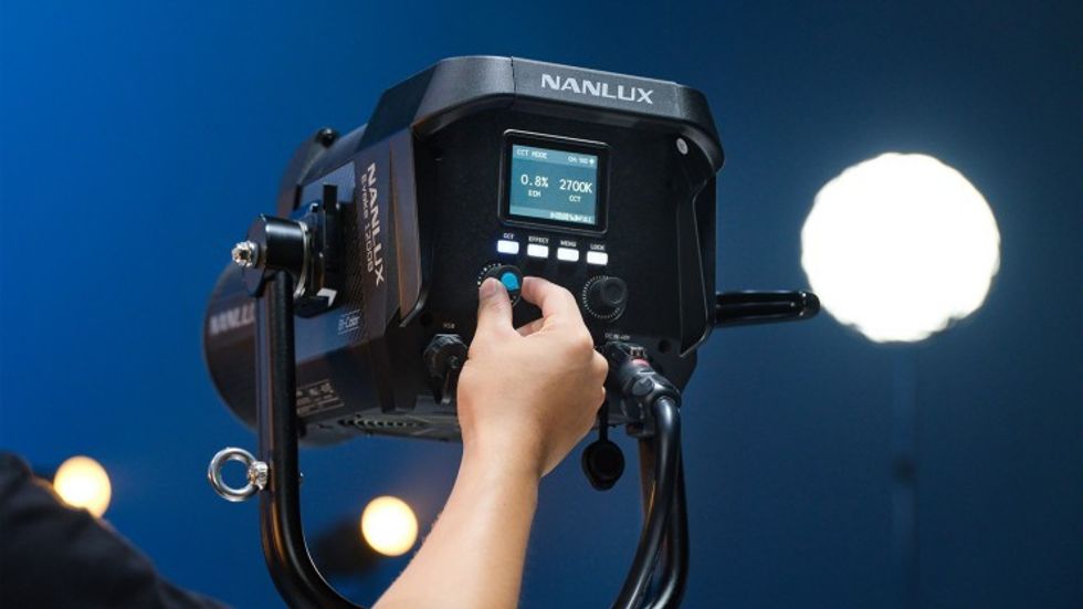 nanlux_evoke_1200b_rear_control_panel