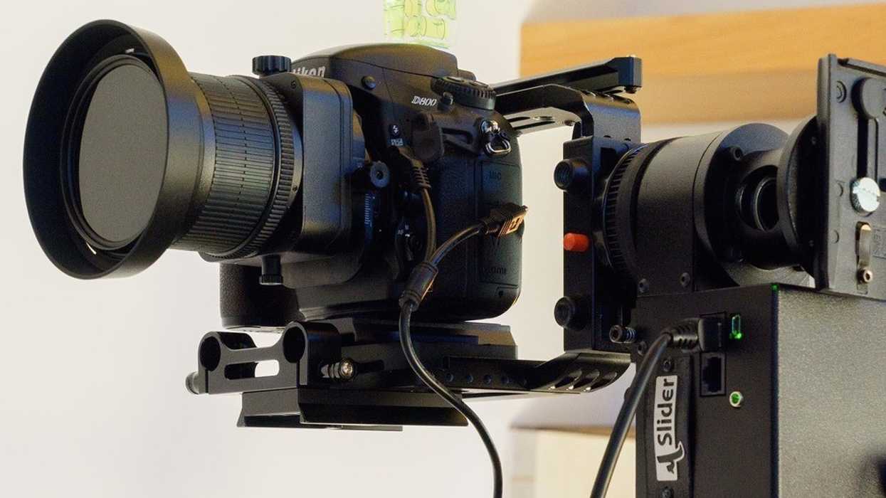 Nikon_d800_with_mslider_intervalometer_and_motion_control_rig_cropped