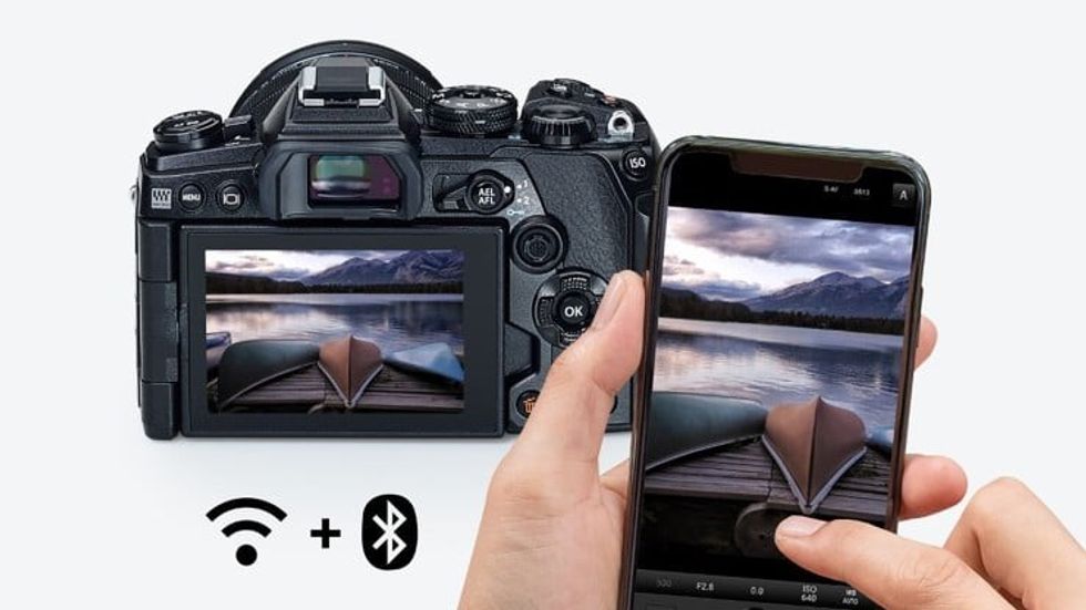 Olympus OM-1 Wifi and Bluetooth