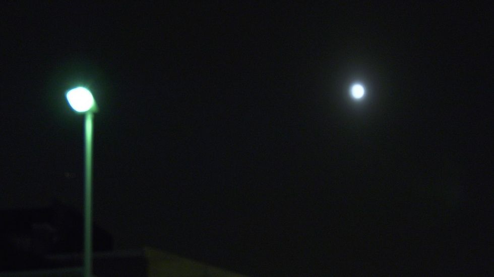 Panasonic_ux_moon_fringe