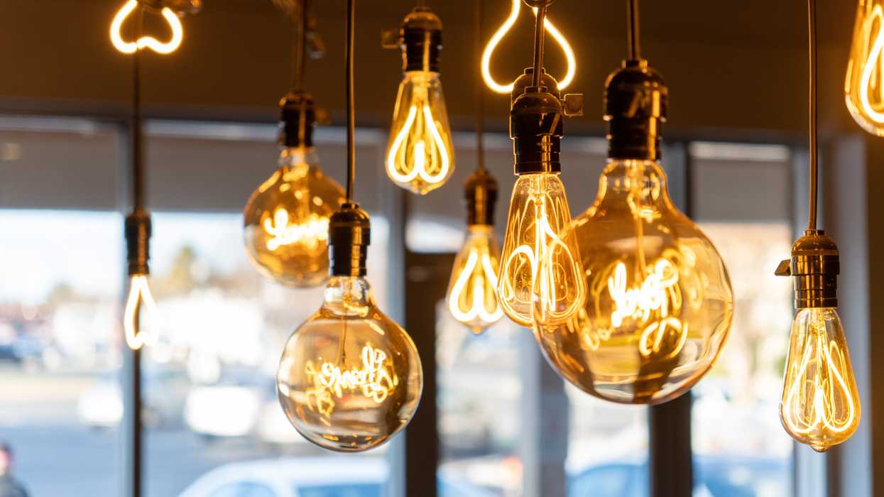 pictures of incandescent light bulbs having from the ceiling.