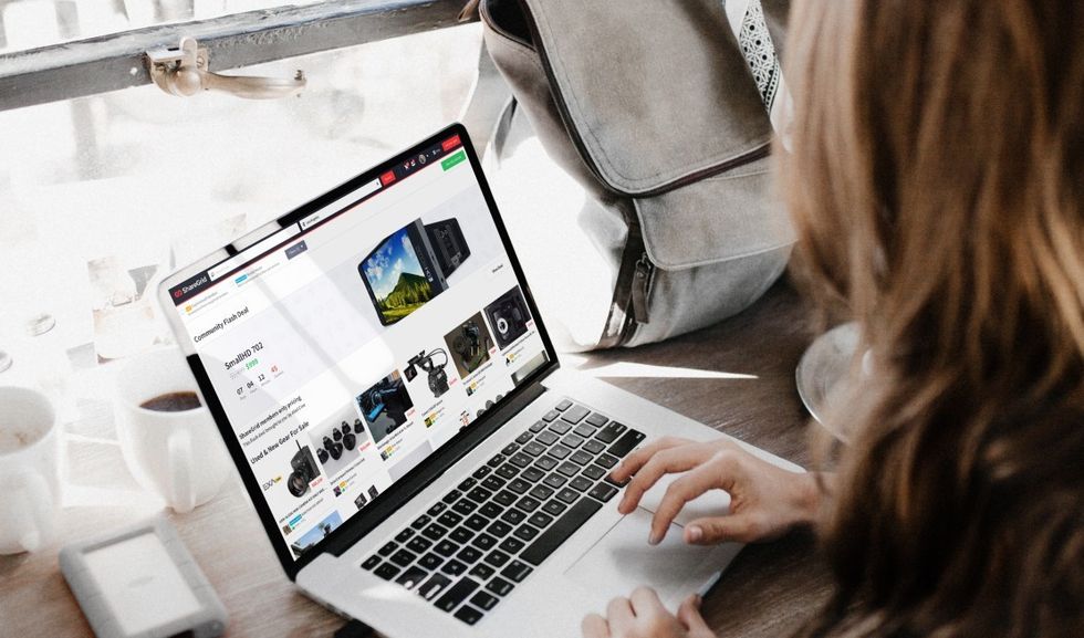 Refelection-macbook_mockup