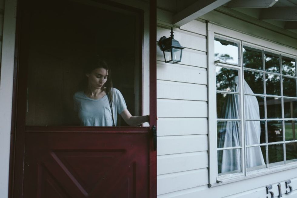 Rooney-mara-and-casey-affleck-in-a-ghost-story-photo-credit-bret-curry