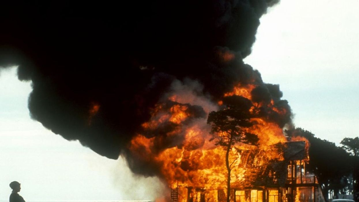 Sacrifice-the-1986-002-house-flames-1000x750