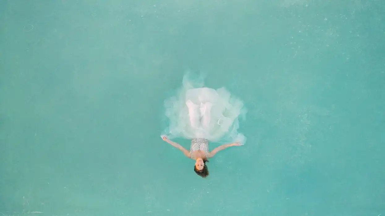 Shea_floating_bride_dress_photo_0