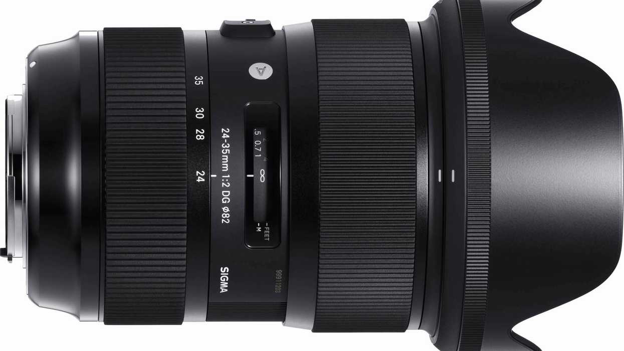 Sigma 24-35 f2 With Lens Hood