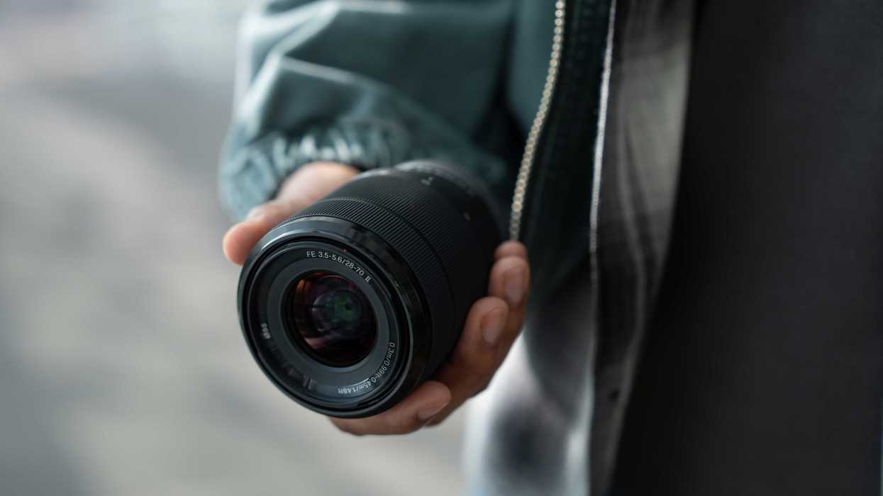 Sony FE 28-70mm f/3.5-5.6 OSS II Lens