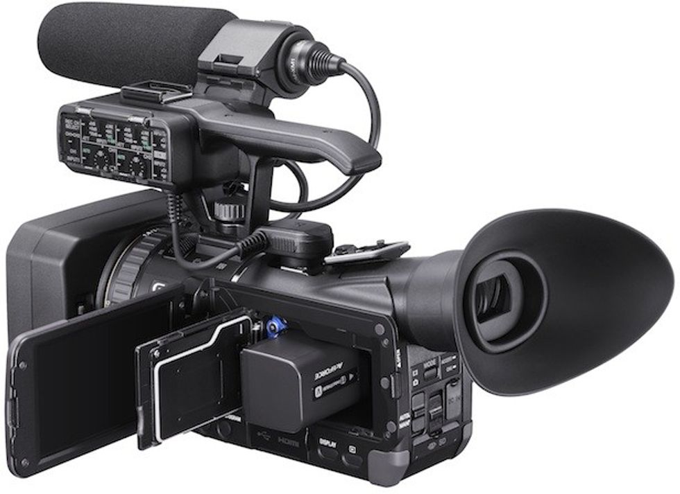 Sony-hxr-nv70-side-battery