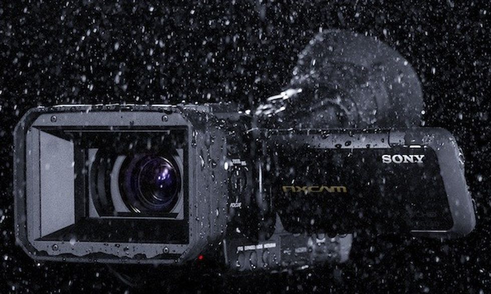 Sony-hxr-nv70-waterproof