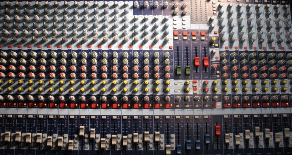 Sound_mixing_board