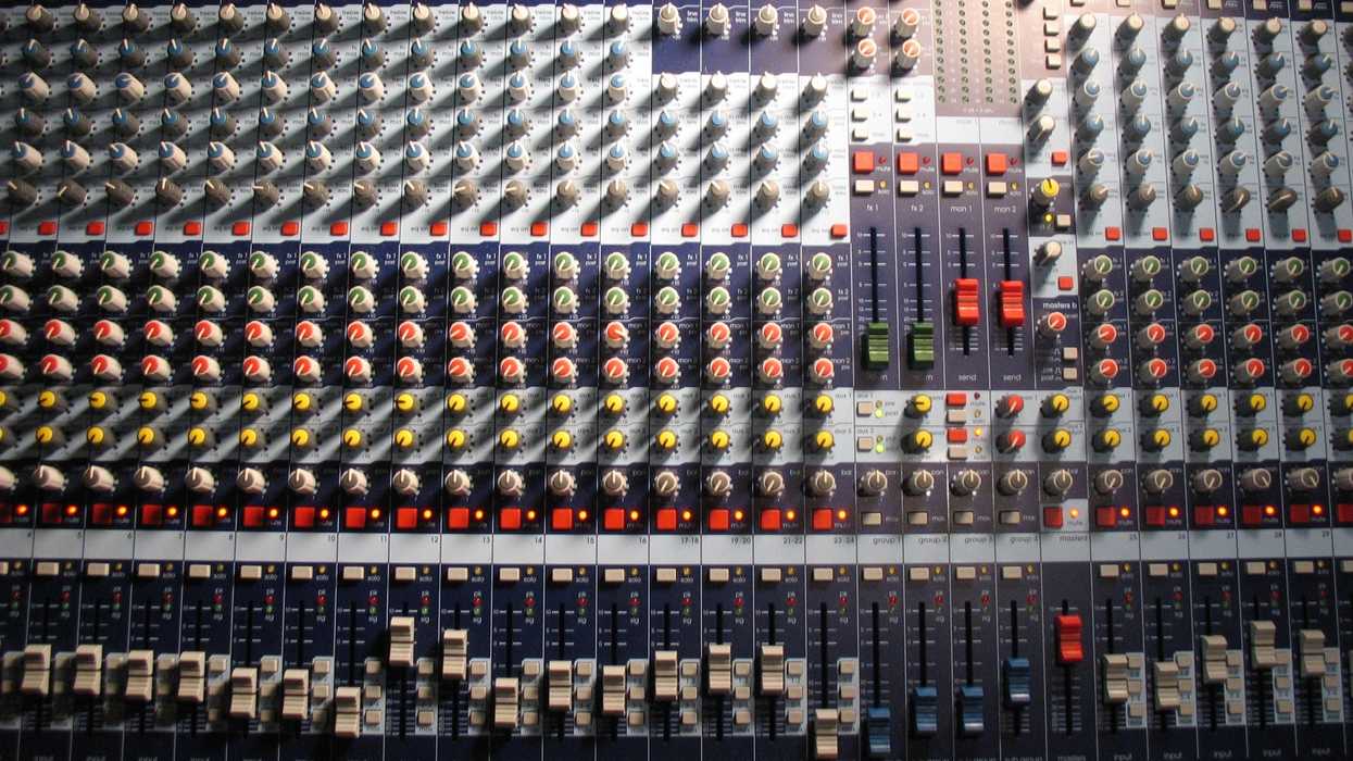 Sound_mixing_board