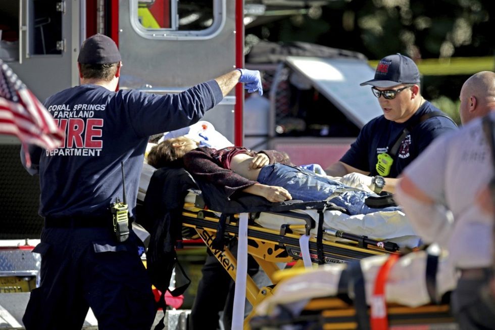 Ss-180214-florida-shooting-10_5a9126ff0d4d12ecf8fcde8ca6bb2eea