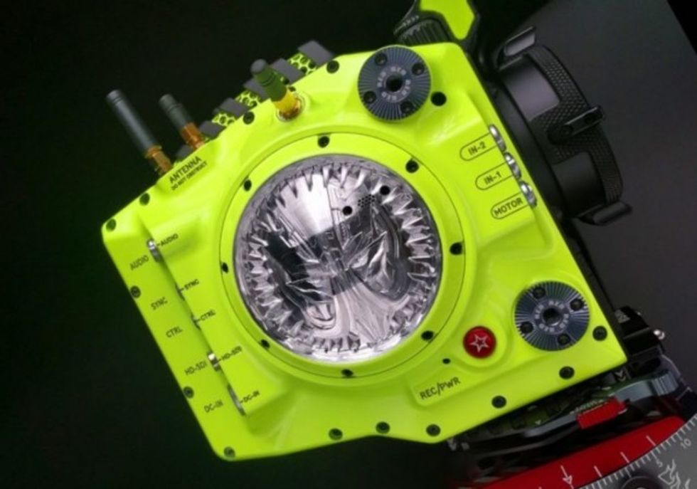 Super_35mm_red_helium_8k_sensor_camera_joins_transformers_the_last_night_in_detroit_4_scaled_800