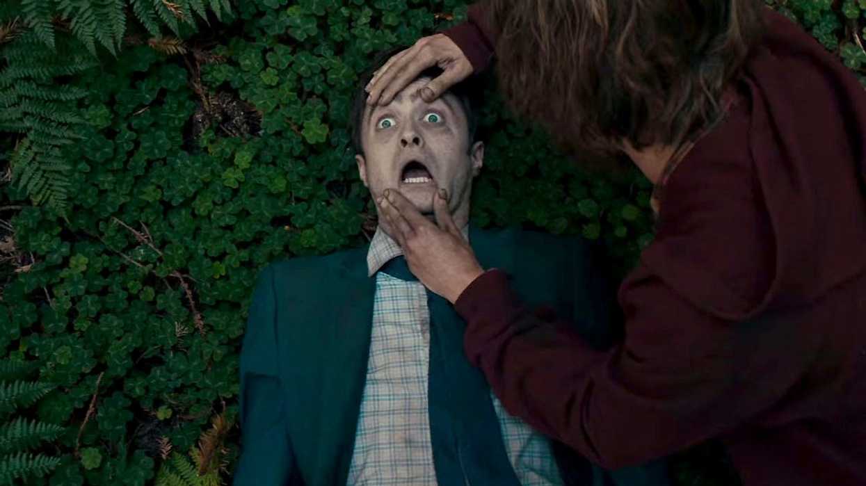 Swiss-army-man-the-nsfw-film-about-a-stranded-man-who-makes-friends-with-a-corpse-0123