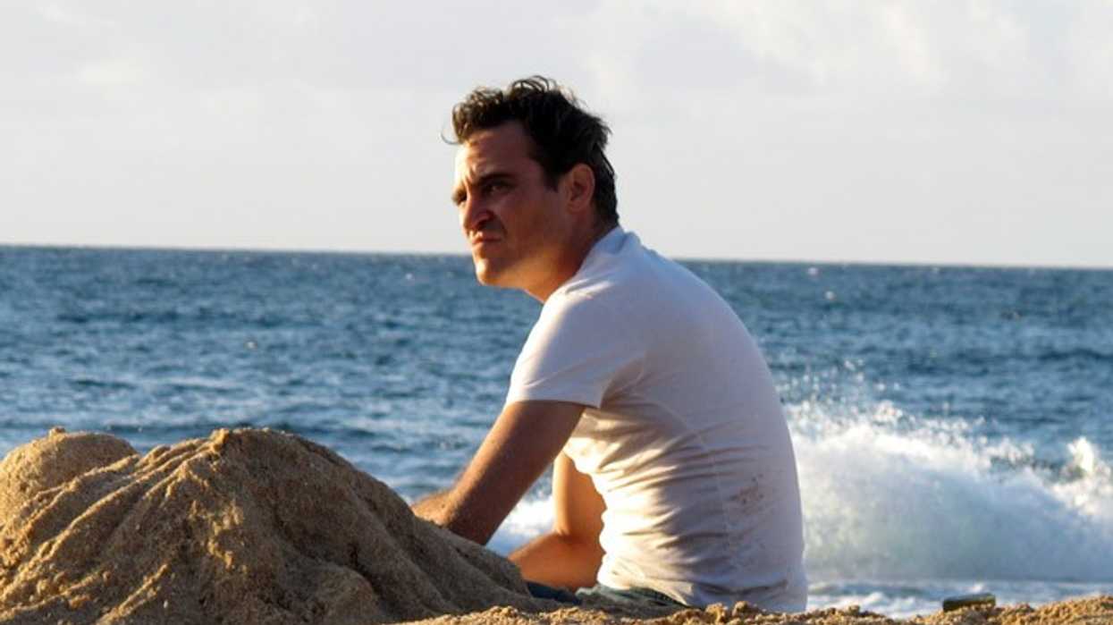 The-master-joaquin-phoenix-beach-1