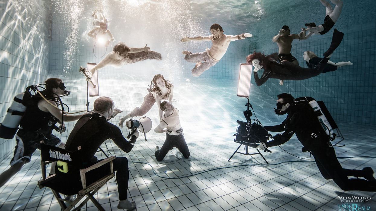 The-underwater-realm-cast-crew-pool-filming-diving
