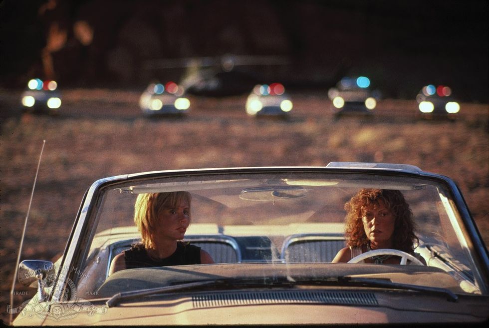 Thelma_and_louise_with_the_cops