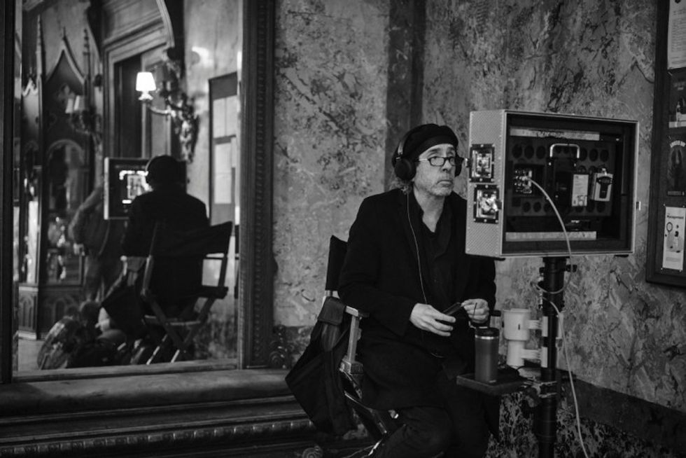 Tim_burton_on_wednesday_set