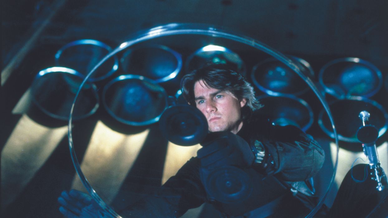 Tom Curise as Ethan Hunt cutting a circle in glass, 'Mission: Impossible II'