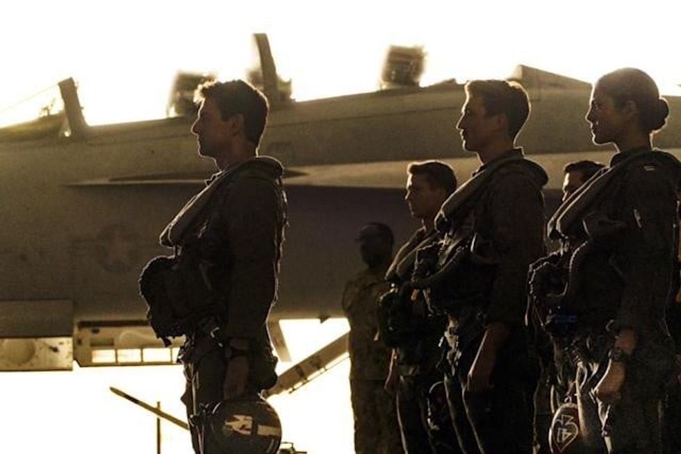Top_gun_cast_ready_for_flight