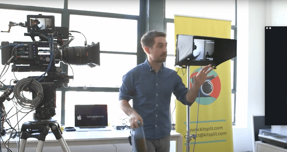 Tore_knos_teaching_the_camera