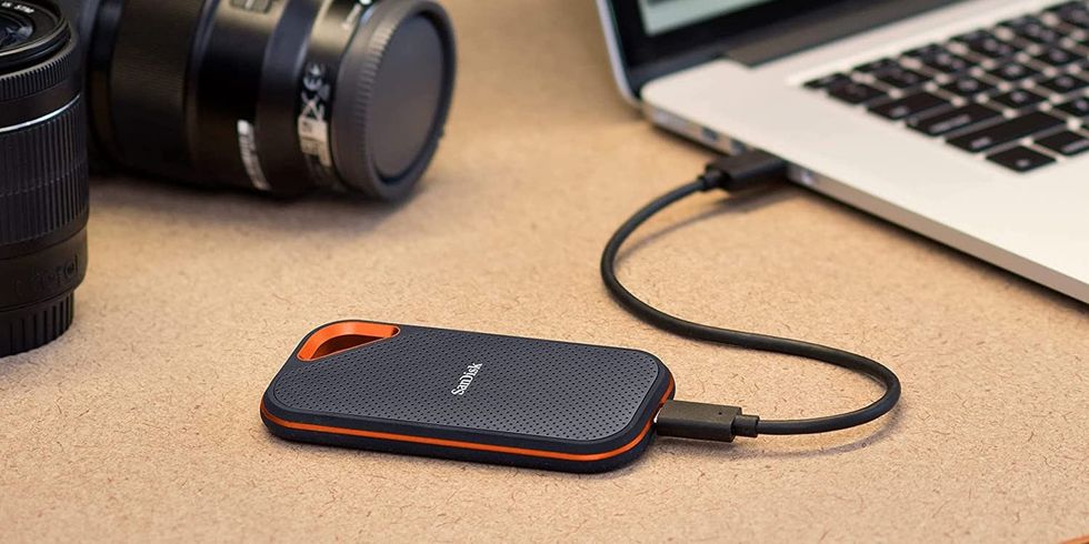 \u200bSanDisk Extreme SSD pluged into a computer