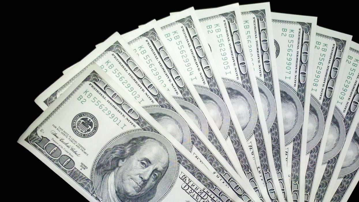 Us_dollars_one_hundred_banknotes