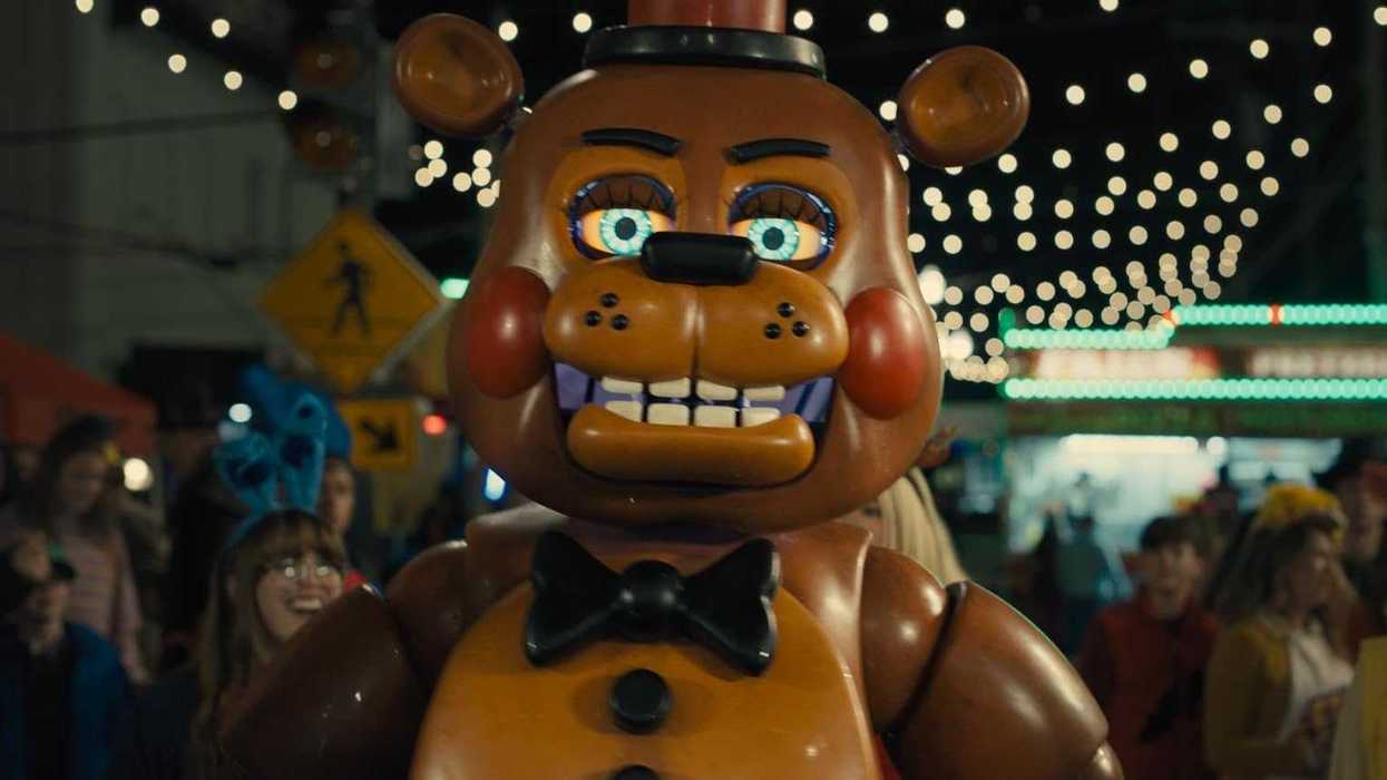 What happens in the 'Five Nights at Freddy's 2 trailer?