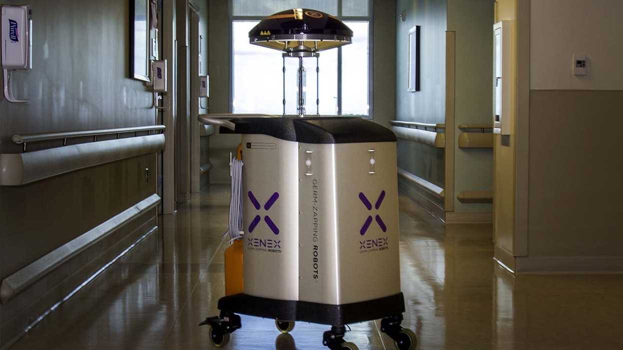 Xenex_germ-zapping_robots