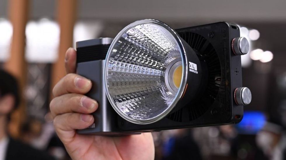 ZHIYUN Molus X100.jpg