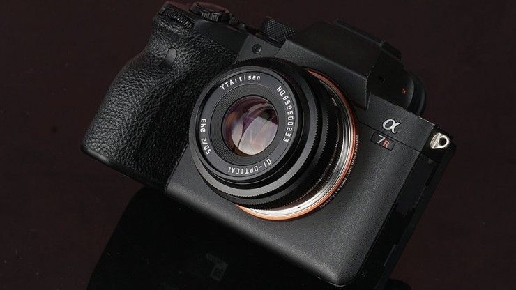 TTArtisan 50mm f/2.0 in E-mount