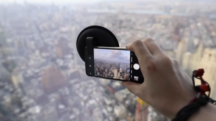 Remove Reflections with These Rubber Smartphone Lens Hoods