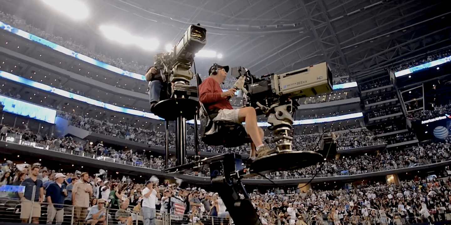 The Roving Camera Crane that Captured the Super Bowl from the Sidelines Is  Pretty Badass